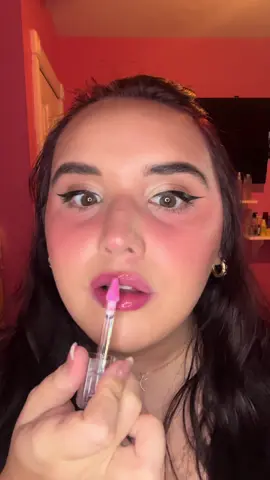 okay… so I caved in and got the new @Huda Beauty lip stain and lip oil and woaahhh I wish the other shades were in stock bc I need them ALL 🥹🥹 #hudabeauty #viralmakeup #fyp #lipstain #lipcombo 