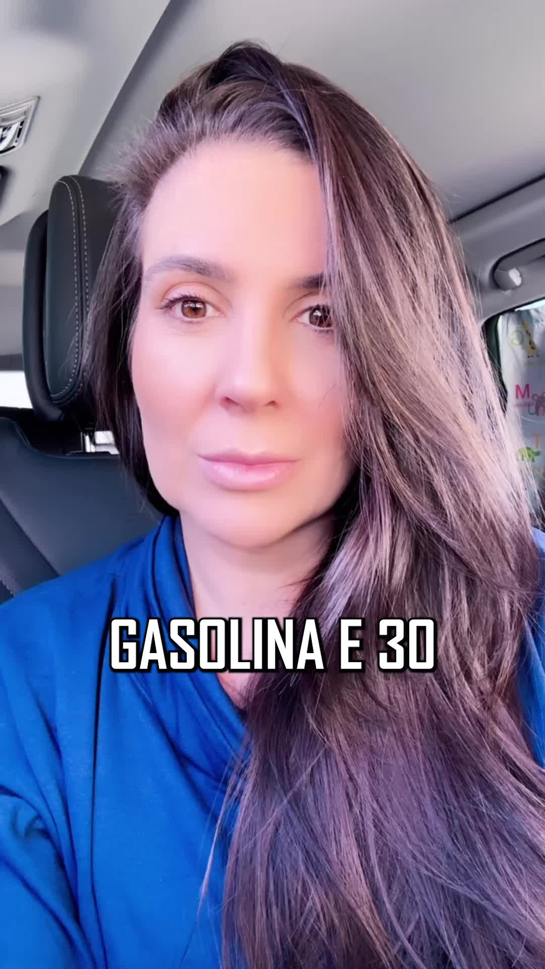 Nova gasolina E30 vem aí! 🗣️ A partir de 1º de agosto, a mistura de etanol na gasolina sobe de 27% para 30%. O objetivo? Reduzir o custo por km rodado e incentivar o uso de biocombustíveis. ⠀ Além disso, o teor de biodiesel no diesel também vai subir. Mas nem todo mundo está convencido… A mudança é polêmica e levanta dúvidas sobre desempenho, consumo e impacto nos motores. ⠀ Você é #TeamGasolina ou #TeamEtanol? 👀 #GasolinaE30 #Biocombustíveis #Etanol #Biodiesel #Combustível #E30