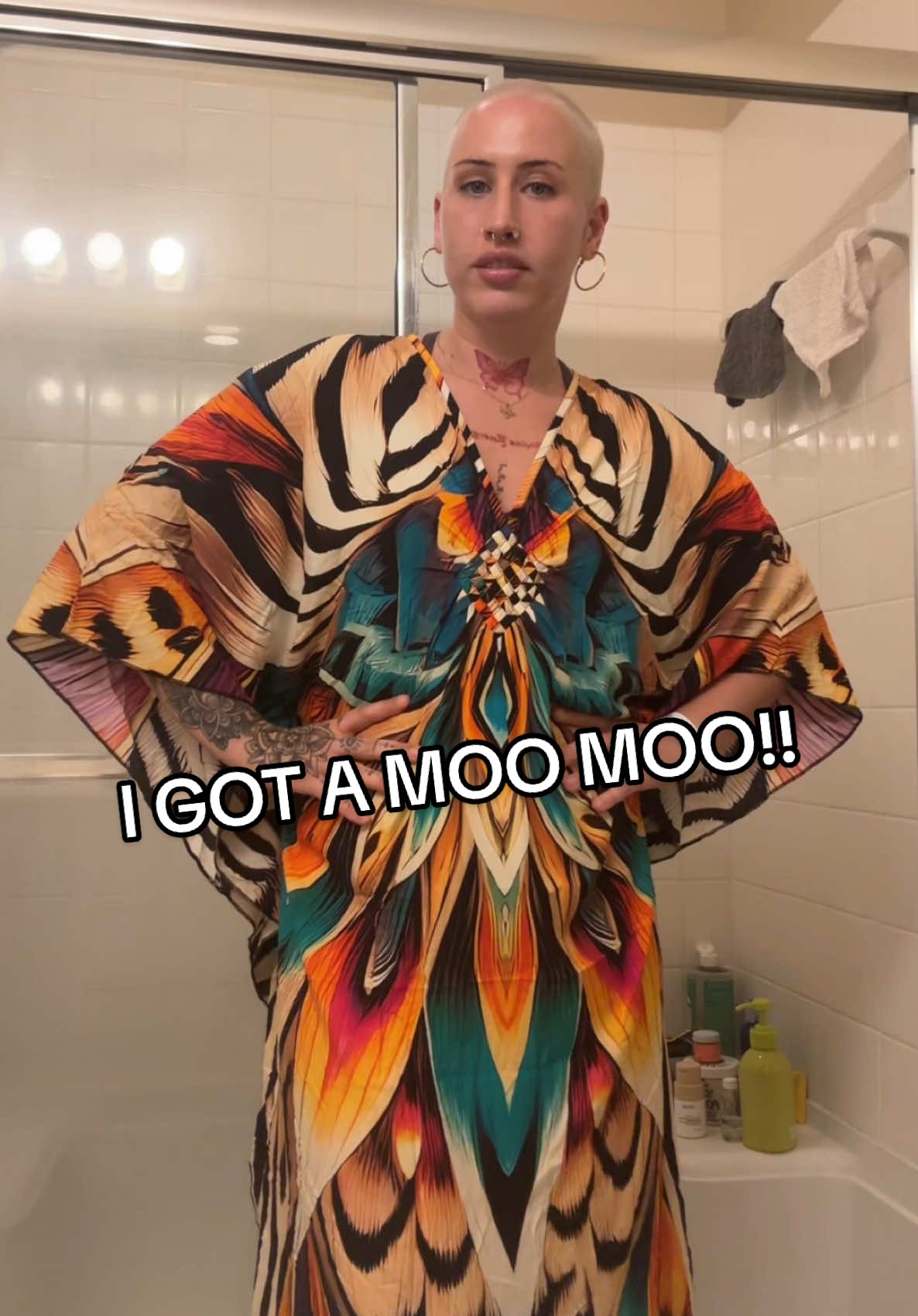 I love my new moo moo and I need 100 more. Yall don’t understand the level of comfort and style these bring. #moomoo#fashion#loungewear#relaxedoutfit#patterned #kaftandress 