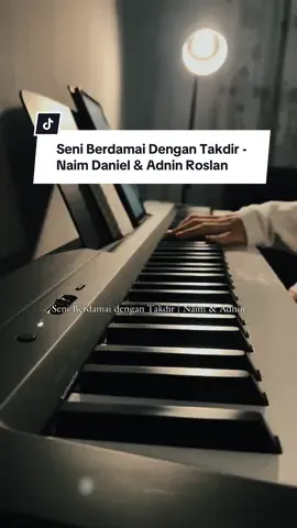 “Akhirnya ku peluk erat takdirku dalam melepaskan kepergianmu. Kerana aku sedar Sang Penulis Takdir itu lebih sayangkan kamu🥀” #seniberdamaidengantakdir🤍 #naimdaniel #adninroslan #pianocover #pianowedding #malaysia #foryourpages #piano 