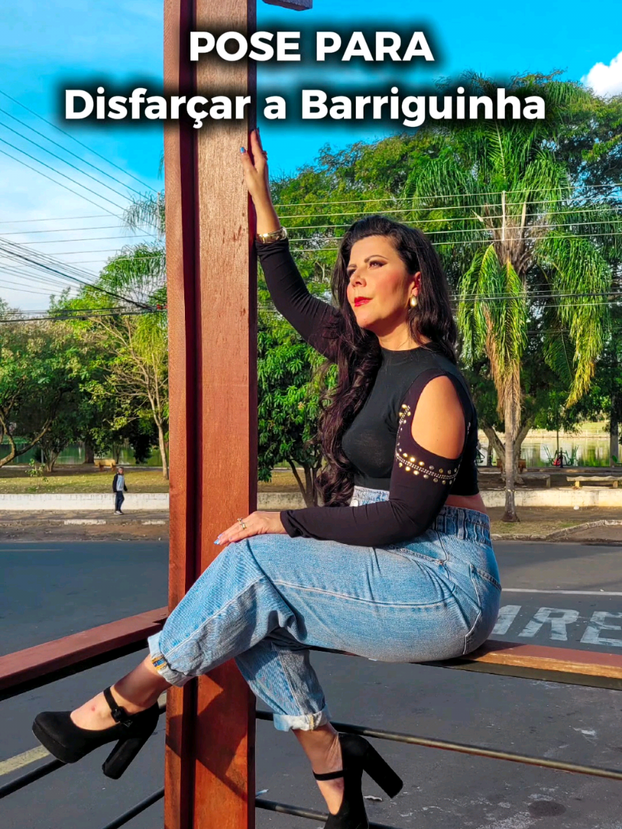 Separei 10 poses NOVAS pra você arrasar escondendo a barriguinha! 💥✨ Salva esse vídeo agora pra testar depois, Miga! 💖 #poseparafoto  #EsconderBarriguinha #DicasDePose #PoseCerta #FotoComEstilo #Foryou #TikTokBrasil #MulheresReais #AutoestimaLáEmCima #Viralizou