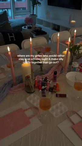 If this is your vibe, hmu #girlythings #girlsnight #craft #craftnight #girlsonly #girlsnightin #crafting 