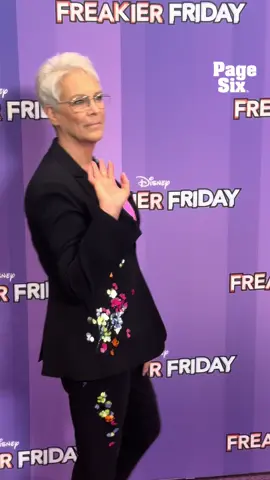 The ICONIC Jamie Lee Curtis poses at the NYC Freakier Friday premiere. 🔮✨