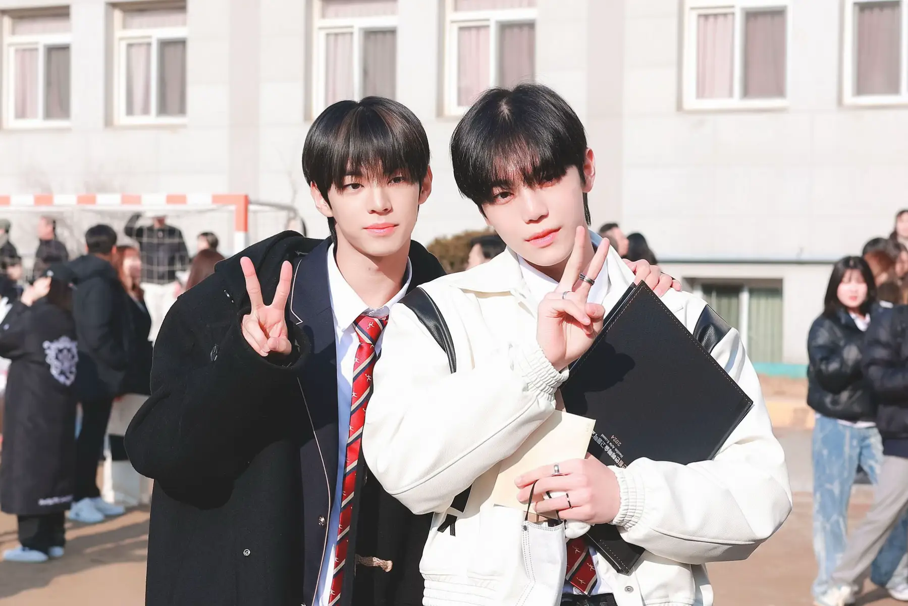 Park Donggyu is an 05 Hanlim graduate/ ex-pledis trainee hence super close with Kim Dohoon of TWS!   || On Dohoon’s graduation day, he was seen wanting to take a picture with a friend before leaving — that friend was Donggyu!!! Please support Donggyu on Boys2Planet  #박동규 #boysplanet2 #boys2planet #b2p #김도훈 #도훈 #투어스 #TWS #dohoon #donggyu #hanlim #pledis #trainee #kpop #mnet #boysplanet #fyp 