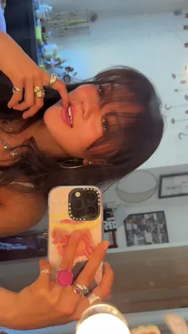 the bangs r back 🤗🤗 