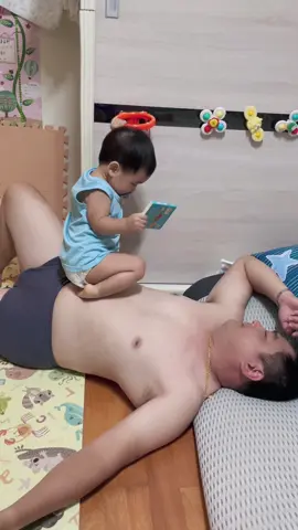 爸爸放假 媽媽最輕鬆 可以放鬆一下 #1y2m13d