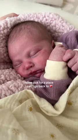 What I would do to hold her this tiny again 😭😭 #babyfever #momlife #newborn #newbornbaby #newbornlife 