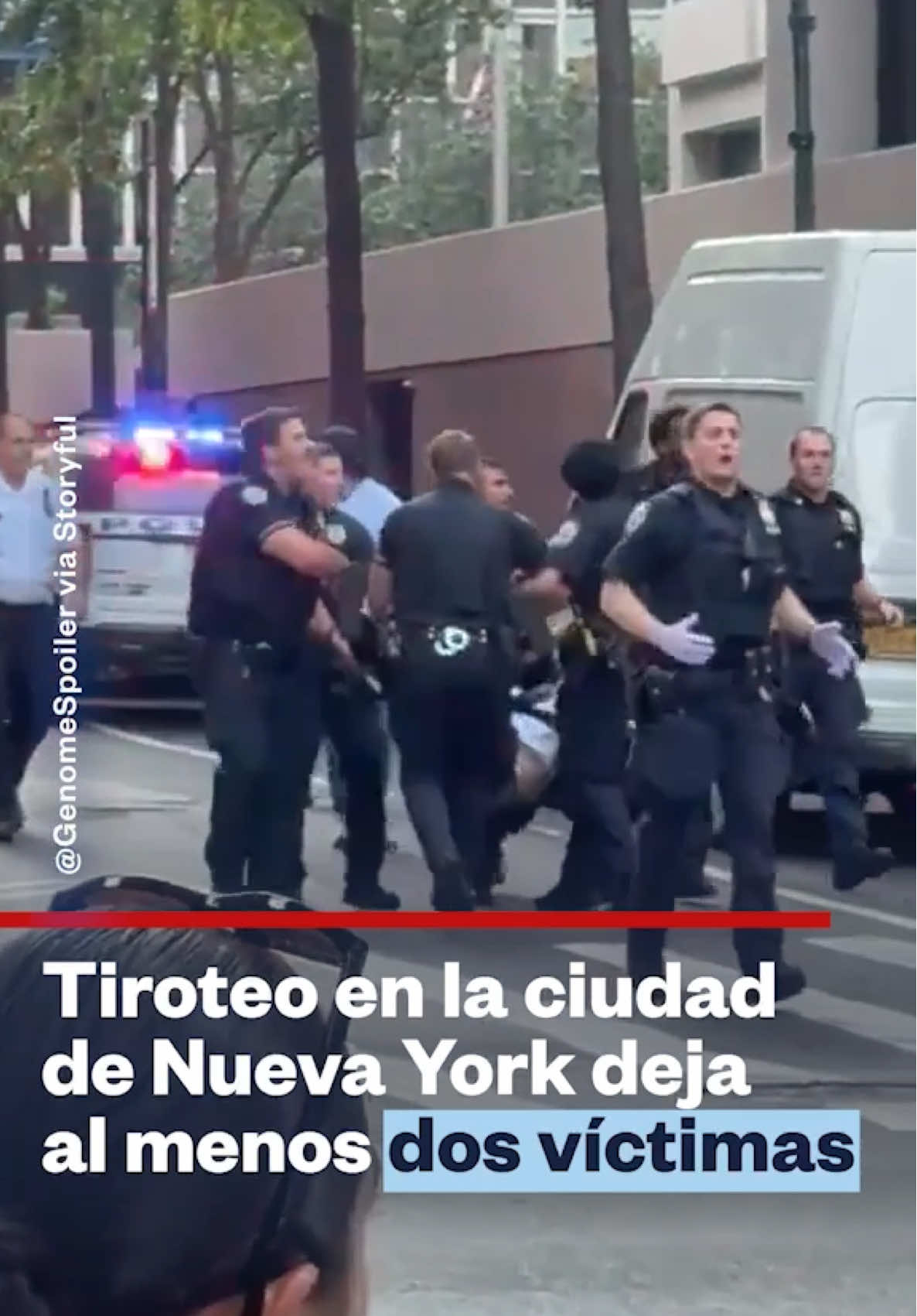 🚨 Actualización 9:40pm | Cinco muertos incluyendo un policía por tiroteo en el centro de Nueva York. El sospechoso se quitó la vida.  El incidente se reportó en el área de Midtown en el centro de Manhattan, en el 345 de Park Avenue, edificio que alberga las oficinas de la NFL, Blackstone, KPMG y una sucursal de Bank of America. El Departamento de Policía de Nueva York dijo que “la escena ha sido contenida”, e identificó al posible atacante como Shane Devon Tamura, de 27 años. El tirador falleció como resultado de una herida de bala autoinfligida, según informaron las autoridades.