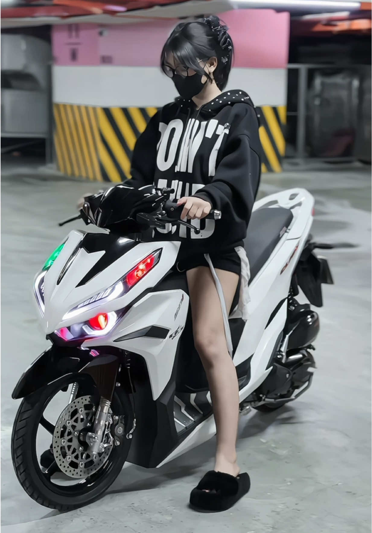 Nhìn bả đẩy xe mà mệt giùm 🤣#click125i #vario125 #varionistyindonesia #xuhuong #fyp 
