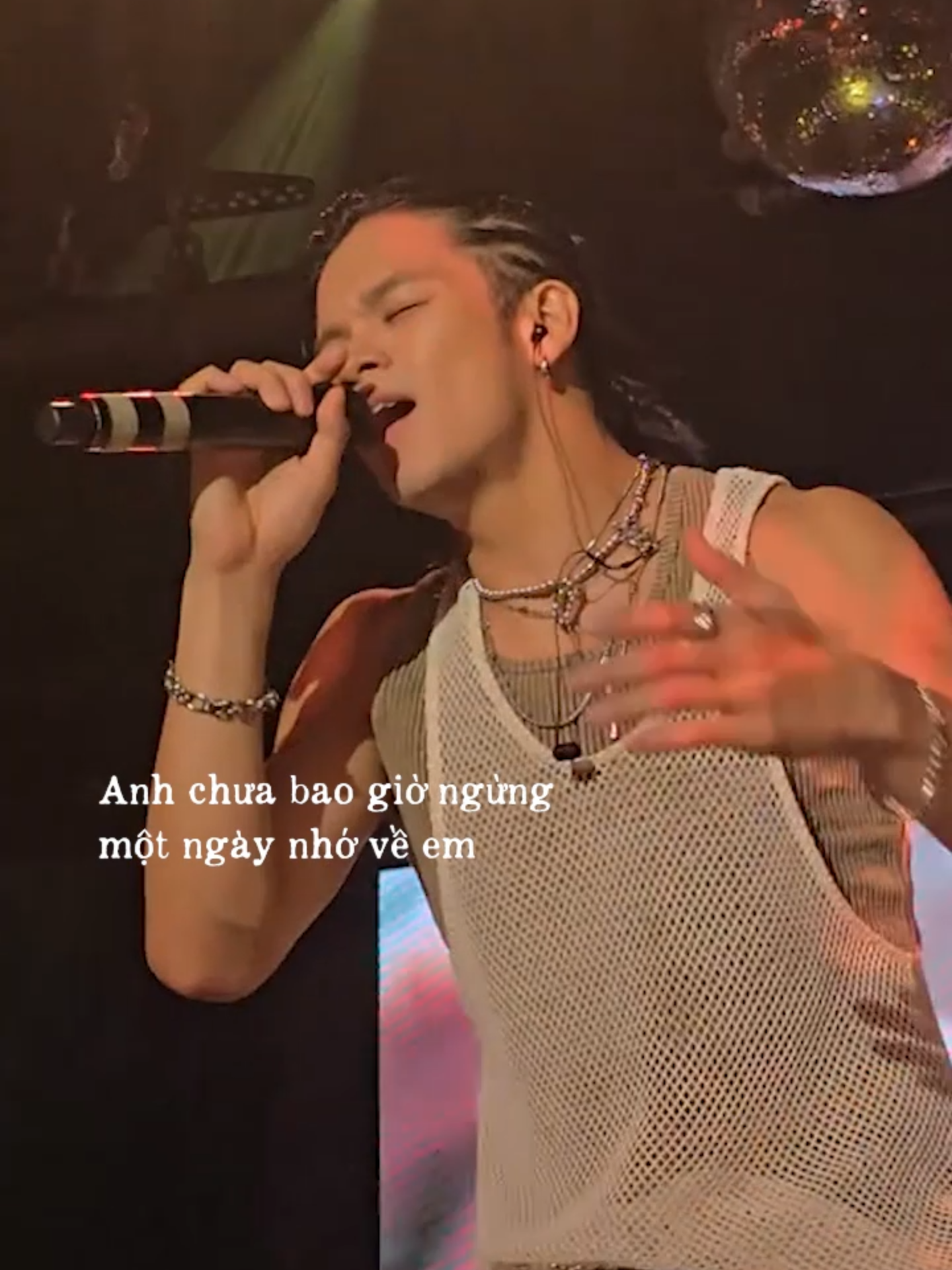 Anh chưa bao giờ ngừng một ngày nhớ về em… #fanent #chungtacuahientai #nhachaymoingay #tronghieu #khobau