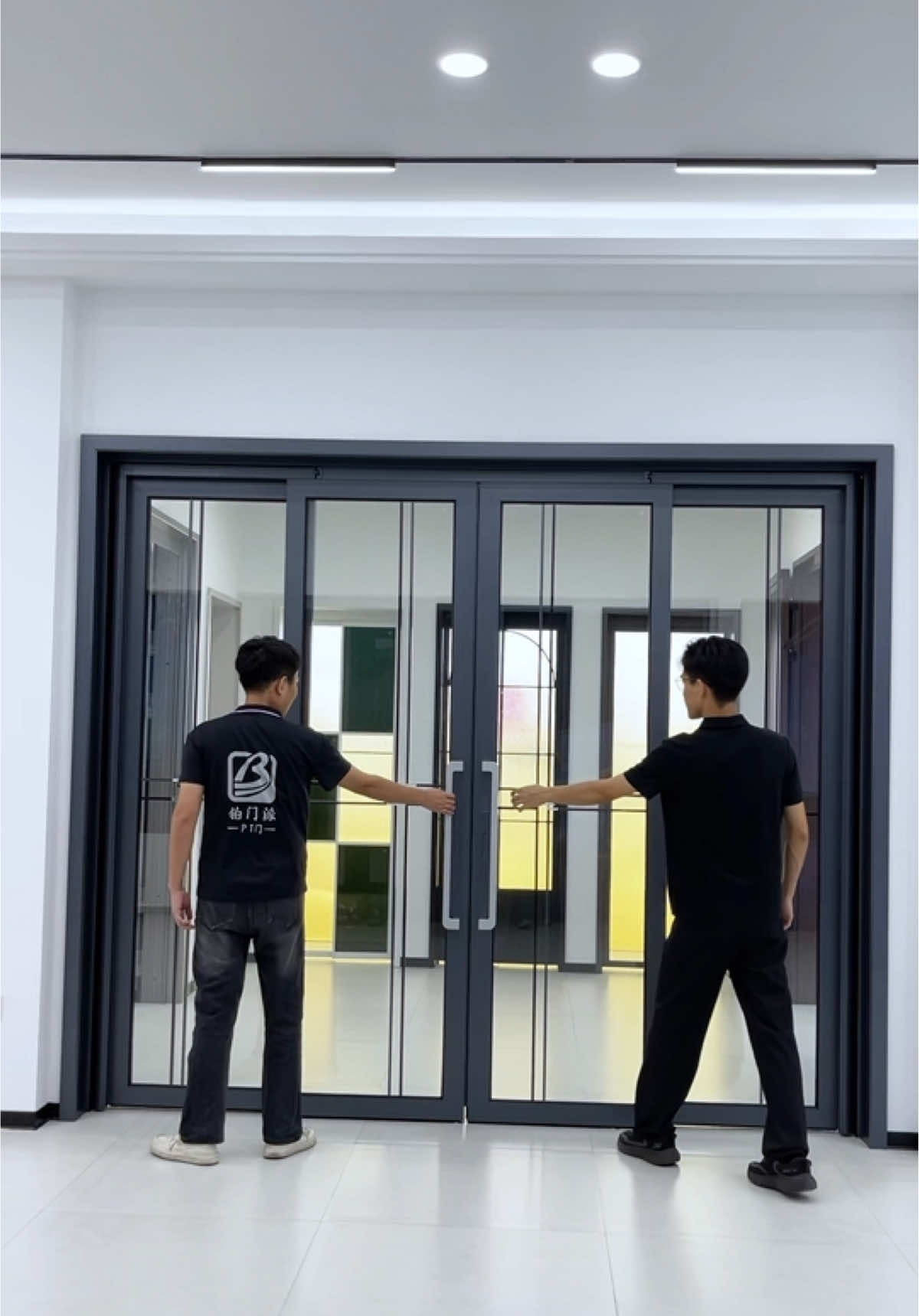 Aluminum glass door without floor track, smooth and provides more usable space#ptdoor #aluminumdoor #Glassdoor #doors #ptdoorfactory 
