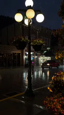 i don’t know how people don’t like rain #gloomy #rainyday #rainynight 