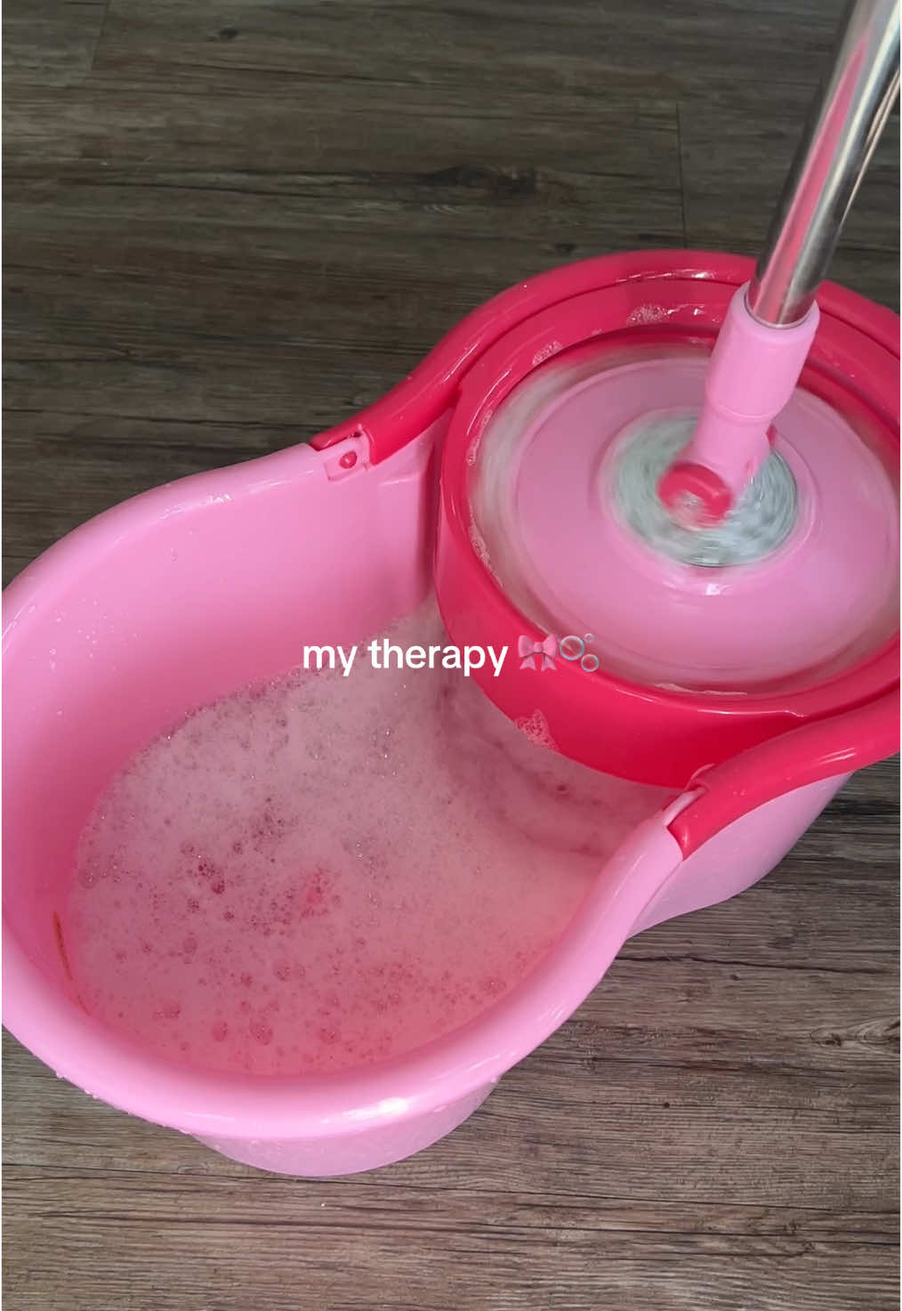 cleaning paired with music 🎧🎀 is my ultimate therapy especially when no one is home 💖🫧 you just get in the groove and kinda forget about everything else. #clean#cleaning#cleanwithme#CleanTok#cleaningtiktok#cleaningtok#cleanhome#pinkcleaning#thepinkstuff 