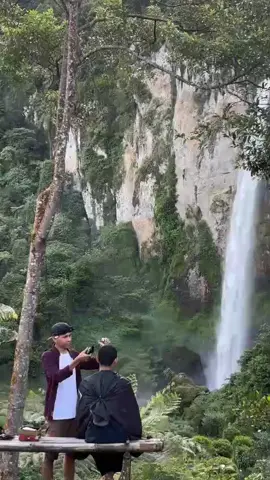 Alam slalu menjadi tempat yang nyaman untuk menyembuhkan rasa lelah #curugviral  #syahdu  #sejukdihati  #fyp 