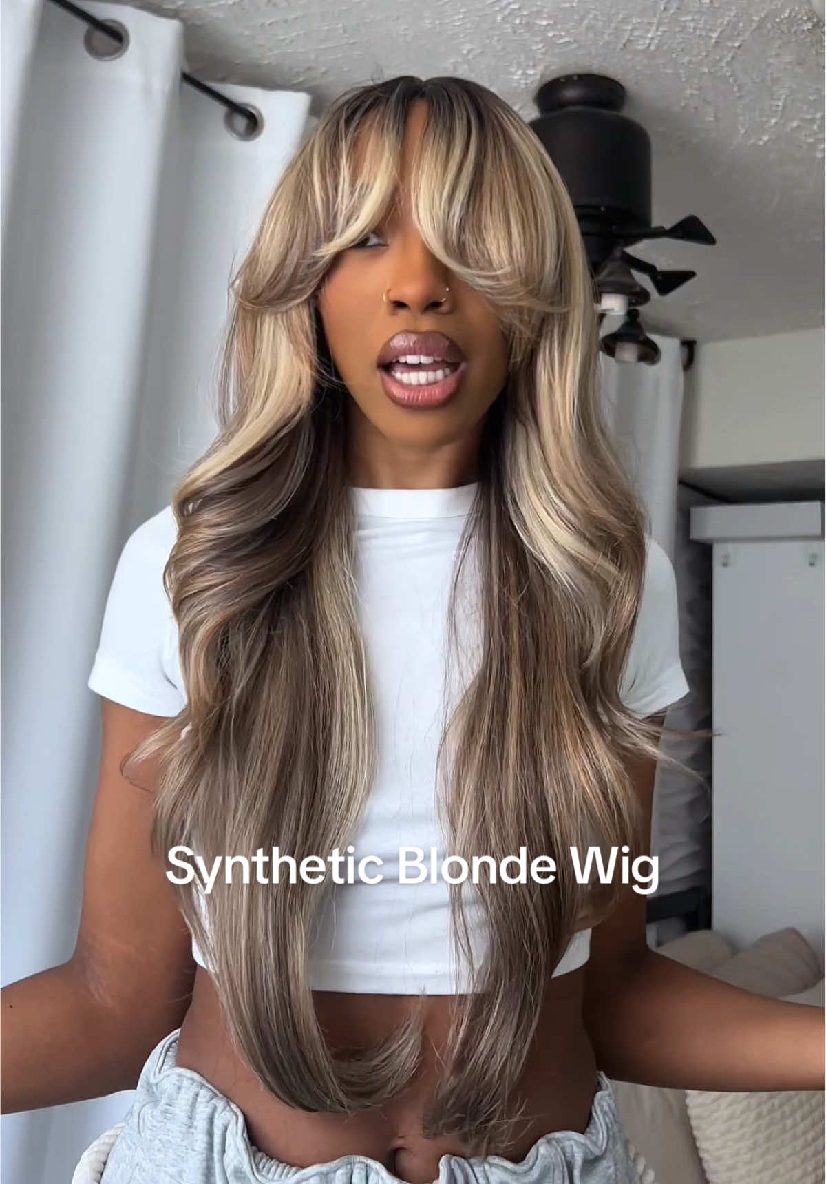 This synthetic blonde wig so tea. Color HI-Vanilla #blondewig #syntheticwig #curtainbangs 