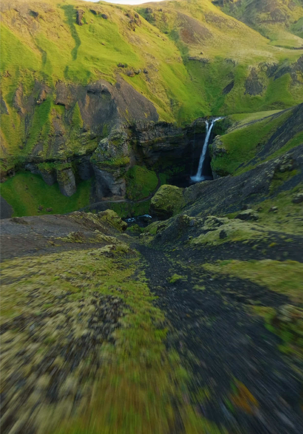 One of the most incredible waterfalls in Iceland 🇮🇸 #fpvdrone #travelvideographer #iceland 