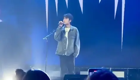 29/7 đây là năm thứ2 em đồng hành với anh. Tuy khoảng thời gian đó không nhiều. Nhưng em vẫn sẽ đồng hành cùng với anh trên những trặn đường tiếp theo. Em vẫn sẽ đồng hành cùng với anh trong lúc vui lúc buồn. Và em vẫn sẽ giữ mãi những kí ức tươi đẹp này. Nếu có cơ hội nhất định e sẽ đến gặp anhhh.... Việc đu idol sẽ không thể đi cùng mình đến hết cuộc đời. Nhưng nó có thể là 1 phần Thanh Xuân của nhiều người và trong đó có cả em#庞博文 #pangbowen #729 #2nam #xhhhhhhhhhhhhhhhhhhhhhhh #xuhuongtiktok #viral #v #xuhuong 