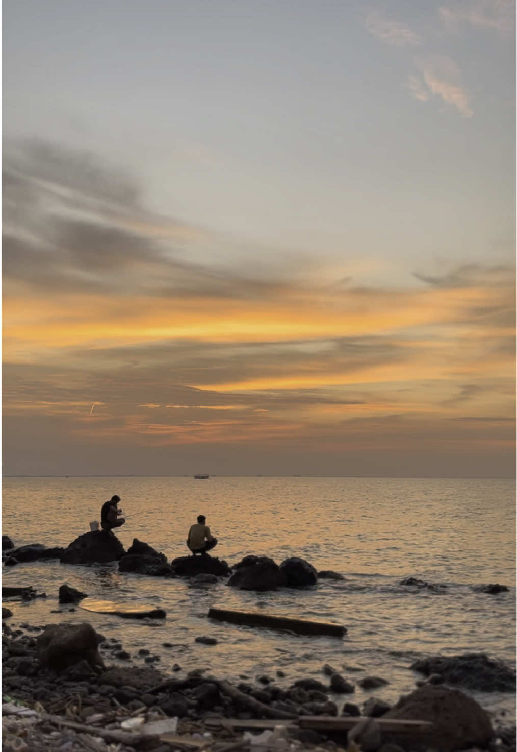 pantai + senja #pantaimarina #semarang #senjasorehari 