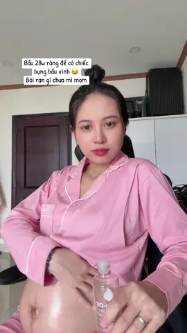 Ngày nào cũm bôi bôi chét chét z đó 😂 #mebau #xuhuong #bauxinh #mebimsua 