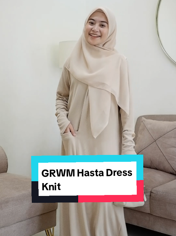 ga banyak aksesoris, ga banyak detail tapi terlihat cantik pas dipakai. yukk samaan pakai gamis hasta knit ini juga ❤️ #elhasnahijabindonesia #gamisknit #dressknit #gamissyari #dressmuslimah #gamismurah #grwmoutfit 