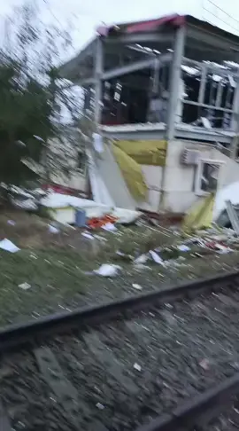 Приостановлено движение поездов через станцию #Сальск в Ростовской области Также из-за падения обломков #БПЛА произошло возгорание грузового поезда. Пострадавших нет, — сообщили в #РЖД. #происшествие
