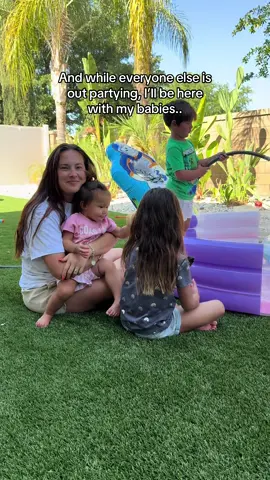 My 36 yr old knees let me down 🤣 #fyp #momlife #momtok #momsnightout 