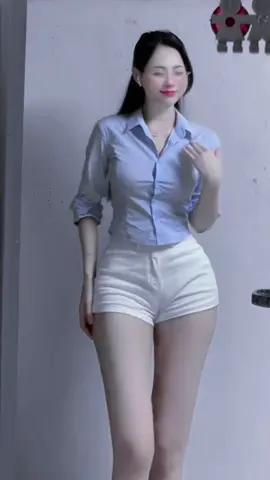 Em nghĩ ta nên rời xa nhau … 