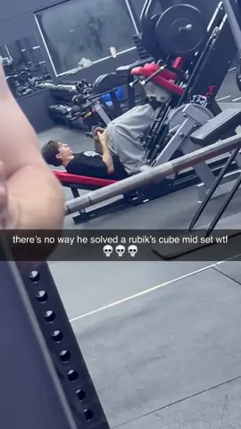 this guy is weird as fuck😭😭 #gym #gymfail #wtf 