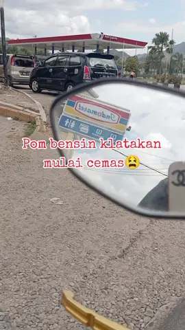 Pickup Grand max hitam itu suamiku yg antri -+4jam dr pagi - jam 12.30 baru bs ngisi😩 ujian pencari nafkah skg ngantri BBM😟 #fypシ゚ #fyppppppppppppppppppppppp #viraltiktok #pombensin 