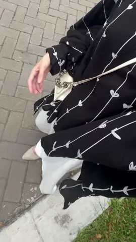 Udaah punya akleema set motif ini belum nih? 😋😚