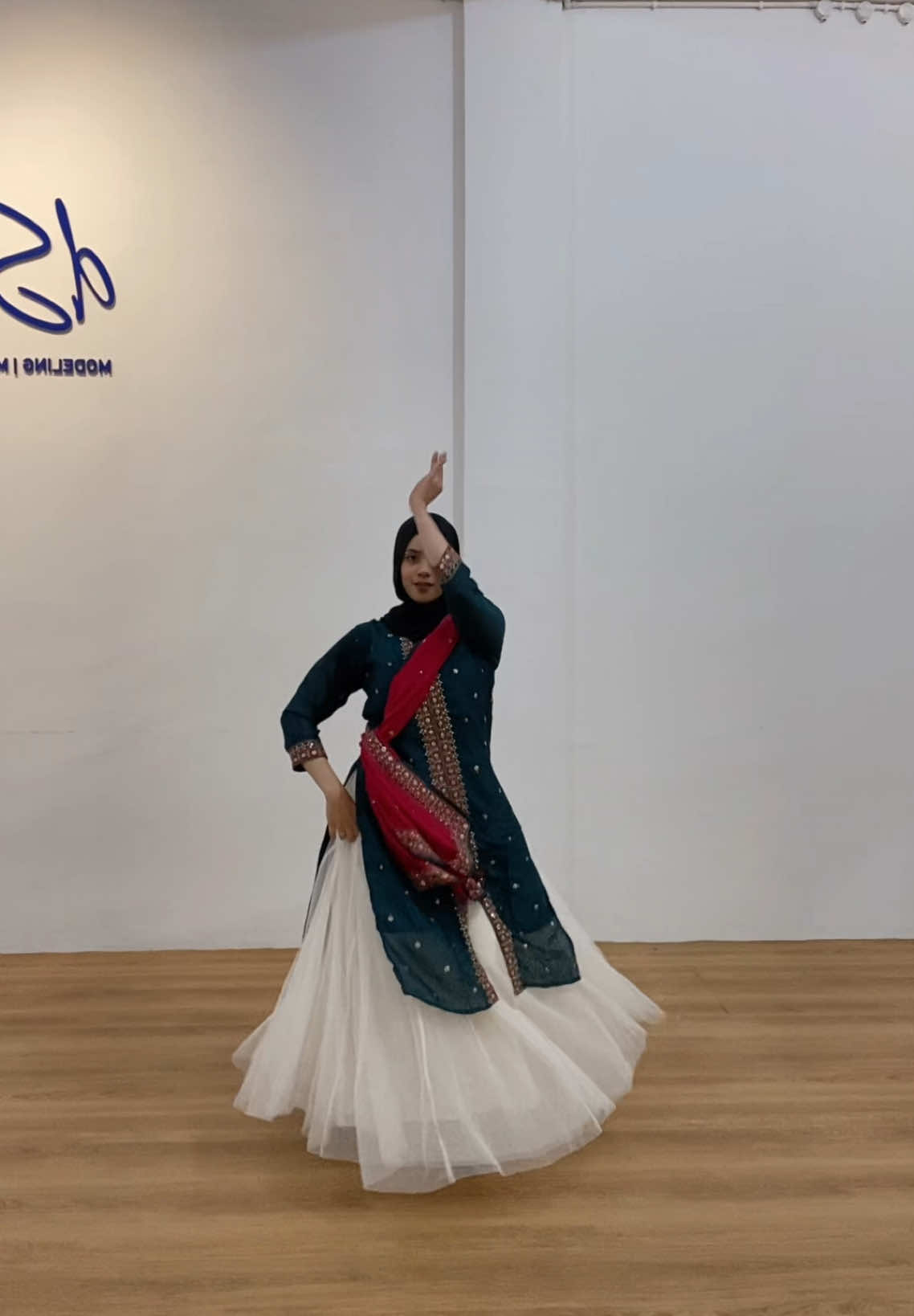 Yuk yang mau ikutan kelas taru bollywood online dan offline bisa langsung dm ke @Kelas Tari Bollywood buruan daftr skrng dan ikuti perlombaanya😍💃 #bollywood #india #trend #bollywoodsongs #bollywooddance #deewanimastani 