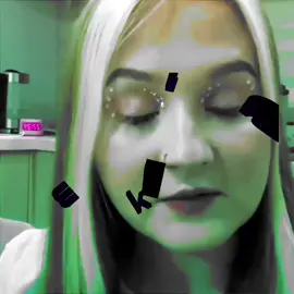 sashacheer - Училась на факультете журналистики в ММУ имени М. В. Ломоносова. Работала репетитором по литературе и английскому языку, а также была чирлидершей. Занималась чир-спортом, получала травмы, но возвращалась к тренировкам вплоть до 10-го класса. Проходила реабилитацию из-за сильной боли в коленях. Работала в лагере «Бригантина» в Крыму. Хобби Александры — яркие макияжи, которыми она увлеклась после поступления в институт. Девушка также перечисляла плюсы встречаться с киберспорстменом. Первым плюсом девушка выделила много свободного времени. Пока Денис играет в CS, она может спокойно заниматься своими делами – учебой, работой, приготовлением ужина. А вечером, когда у Deko заканчиваются игры, они проводят время вместе. Пара сделала совместные татуировки сердечек на пальцах. Как говорит Александра, они набиты на безымянных пальцах, где носят обручальные кольца. Но для колец оставили правые руки, сделав тату на левых. #deko #aurora #betboomteam #betboom #деко #женадеко #кс2 @Санчелла🦅 
