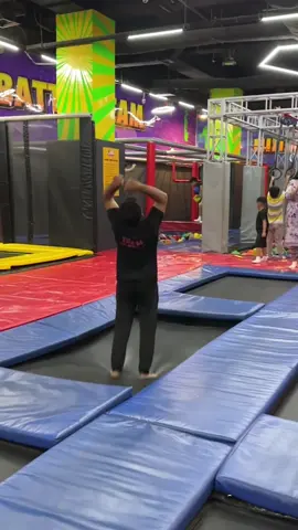 Public reaction 😱#foruyou #trampoline #flip #treanding #viralvideos 