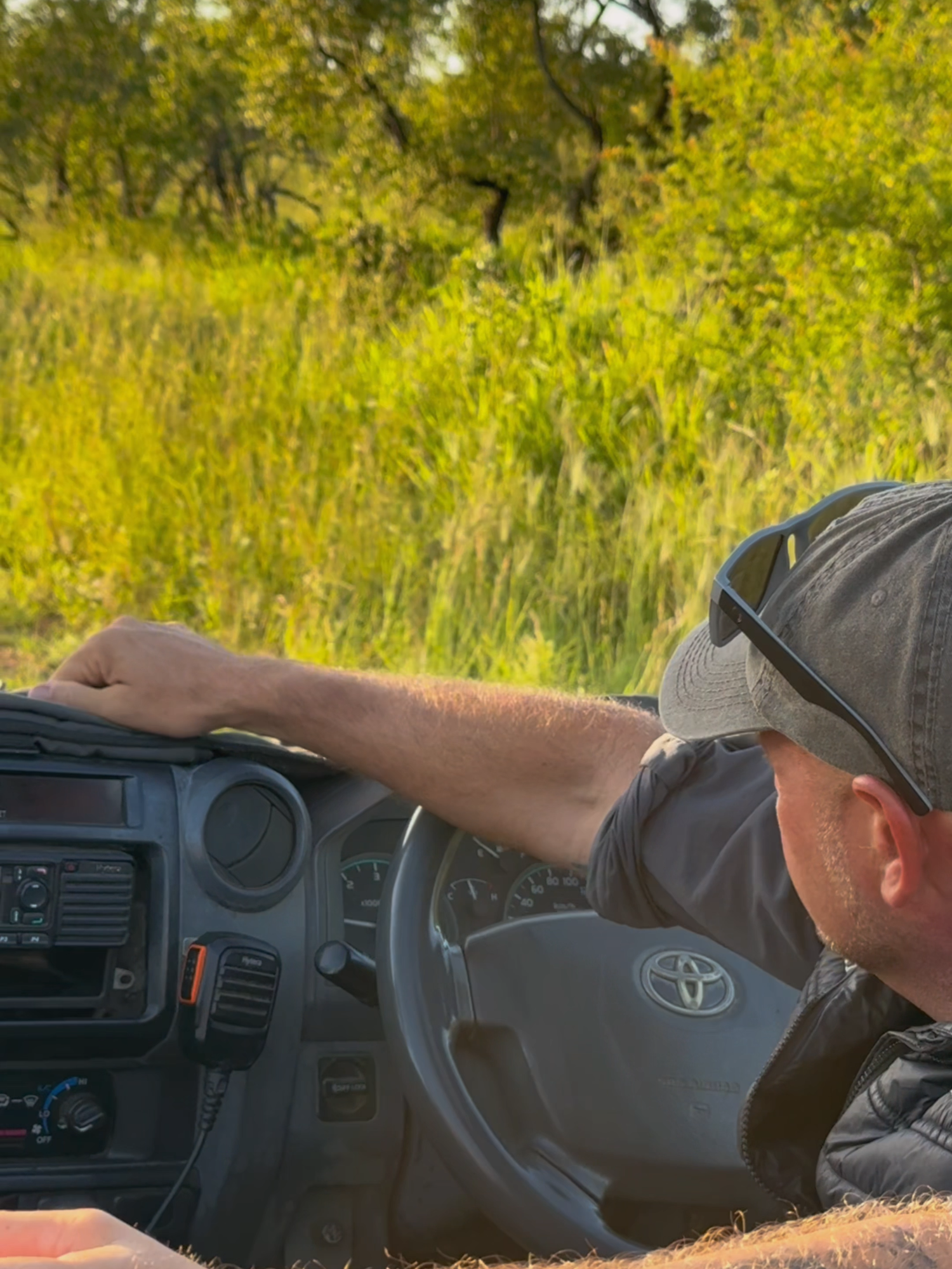 Our guide, Dave, brings the world of birds alive🐦‍⬛ Known as our resident 'bird whisperer,' he's always ready to share captivating stories, whether it's about the unique calls of a Cape Turtle Dove or the vibrant Lilac-breasted Roller. His knowledge truly enhances every safari experience. Discover the incredible avian wonders of the Manyeleti. Secure your stay today: https://bit.ly/40fhCwV #TintswaloSafari #WildlifeEncounters #SouthAfrica