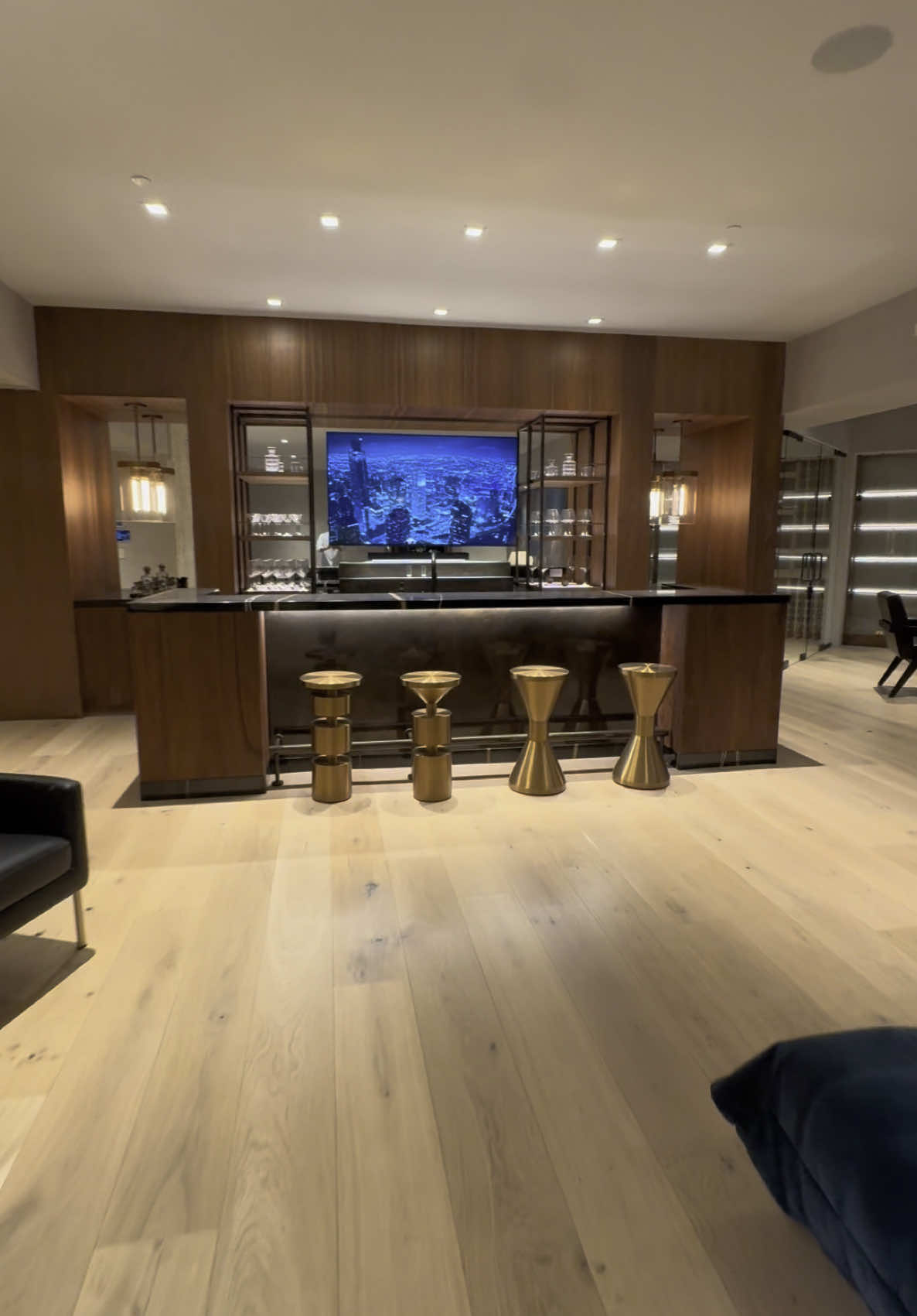 Entertainment floor! Movie theatre, lounge, full bar and poker room? This is Villa Summit. Featuring 7 bedrooms and starting at $15000 per night.  #luxurylife #luxurytravel #luxuryconcierge #LuxuryVilla 