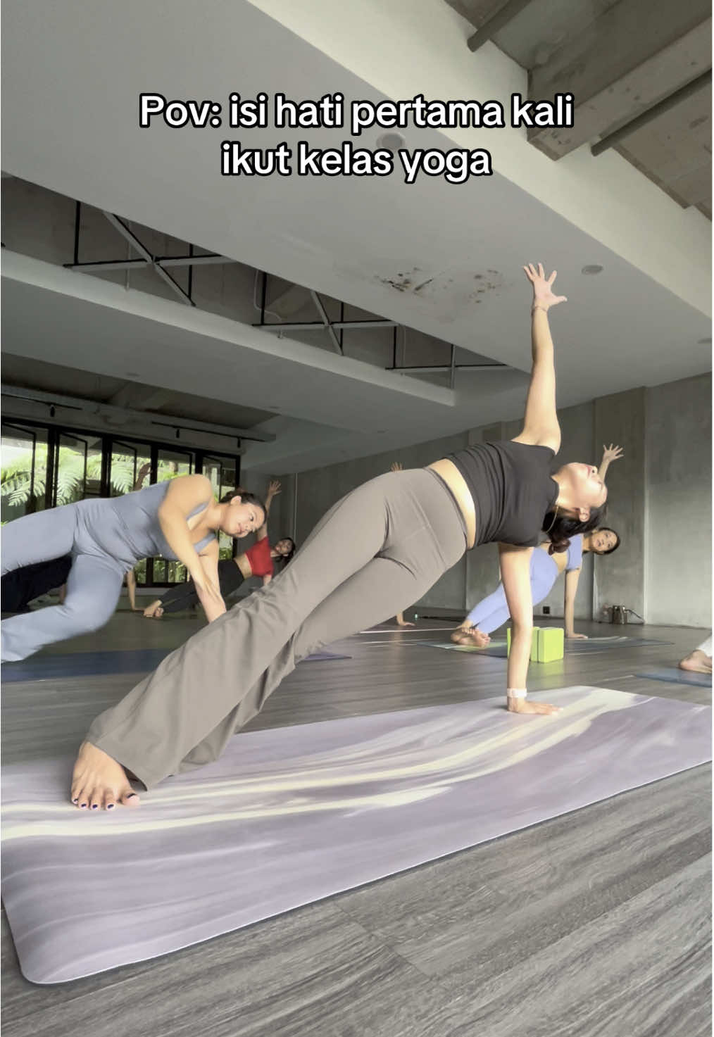 Planga plongo🤣 #yogatok #fy #xy #xyzbca #flow 