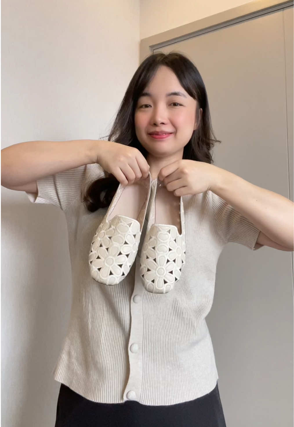 น่ารักเพิ่มความสดใส🌼✨ #ไอเดียแต่งตัว #outfitideas #OOTD #แต่งตัวน่ารัก #แต่งตัวไปทำงาน #รองเท้าผู้หญิง 