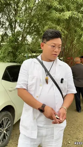 玛丽艳红皮金元宝籽料，浓艳红皮叠彩韵，温润玉脂凝油光，天然元宝形纳吉祥，一料尽藏天地精华#珠宝玉石 #和田玉 #文玩 