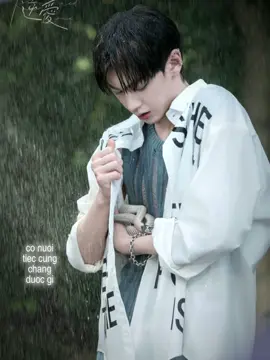 #CapCut t thương Uông Thạc quá tr ơii , ẻm bảo vệ 🐍 rồi ẻm ướt hết luôn 🥹 #revengedlove #nghịchái #uongthac #wangshuo 