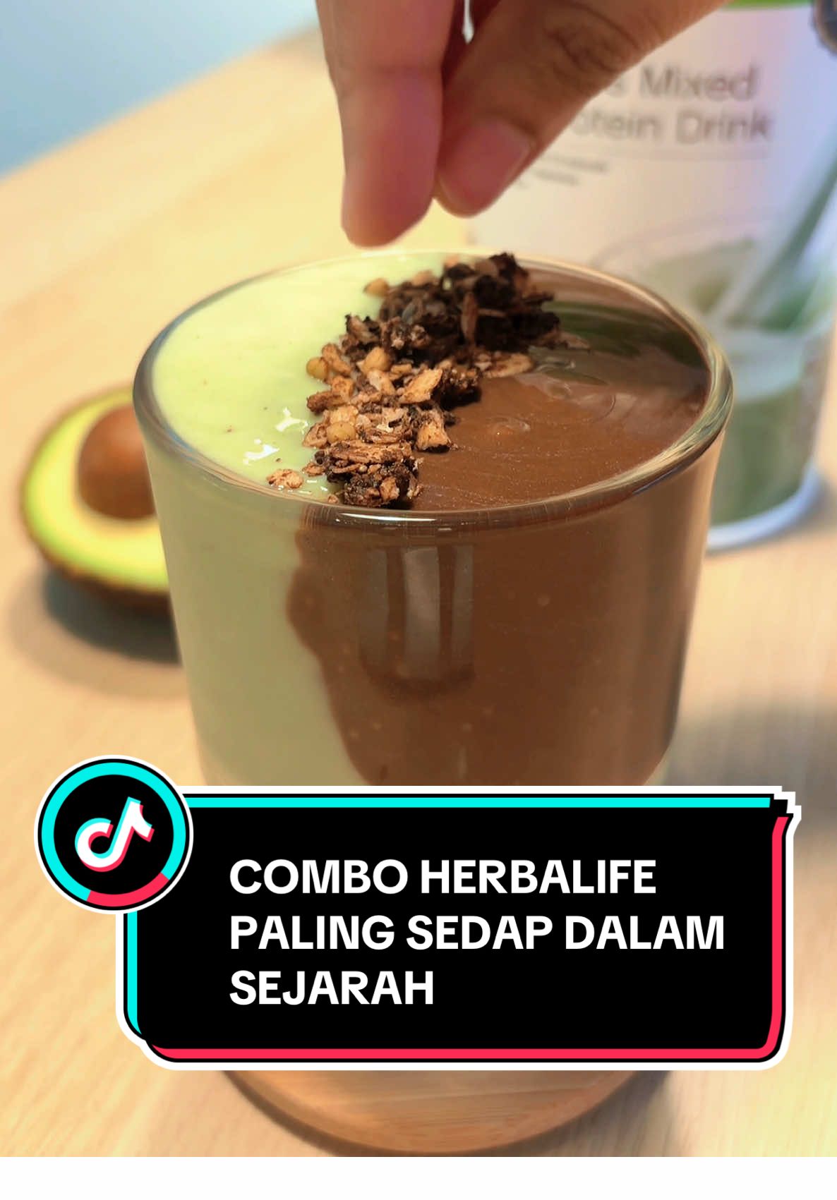 Kombo Herbalife recipe Paling Sedap Dalam Sejarah 🤤💚 Kalau sebelum ni anda biasa bancuh F1 Shake macam tu je, resepi ni mungkin akan jadi favourite baru anda! Rasa sedap, tekstur smooth, dan tetap bantu anda kekal on track dengan pemakanan sihat 🥄✨ 📌 Guna: Herbalife Formula 1 Shake 📌 Sesuai untuk: sarapan, snek sihat atau lepas workout Jangan lupa save video ni untuk cuba nanti! #HerbalifeRecipe #F1Shake #ResepiHerbalife #KomboHerbalife #ShakeSedap #herbalifeshake #herbalifeprotein #herbalifemalaysia #herbalifenutrition #herbalifenutritioncoach #HealthyShakeMalaysia #FitHabits