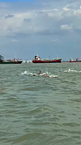 Semakin tenang sikapmu,semakin jernih pikiranmu 🍃.                       #swiming #selatmadura #marinir #fyp #4u 