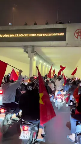22h tối nay cứ thế thôi 🇻🇳 #hanoi #hamkimlien 