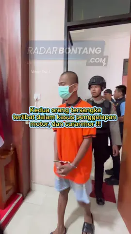 Dua orang tersangka diamankan Polres Bontang, terkait kasus penggelapan motor dan curanmon. Dugaan hasil penggelapan motor digunakan untuk menikahi pacarnya, sedangkan kasus curanmor akan digunakan sebagai transportasi hasil tangkapan nelayan. Gimana menurut kalian???