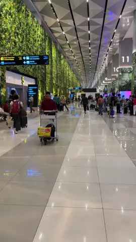 terminal 3 soekarno hatta se indah itu 😍👆🏻#soekarnohattaintrernationalairport 