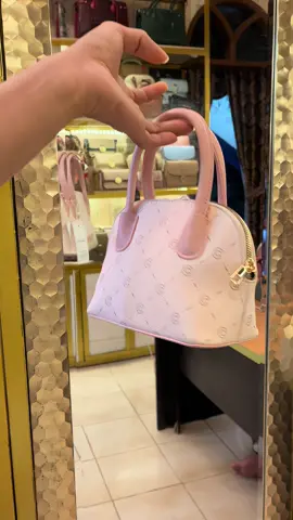 Pantes aja tas ini udah laku banyak di tiktok, soalnya udah murah masih nekat aja ngasih diskon #promomakangajian #tasselempangwanita #handbagwanita #taswanitaelegan #shoulderbagwanita 