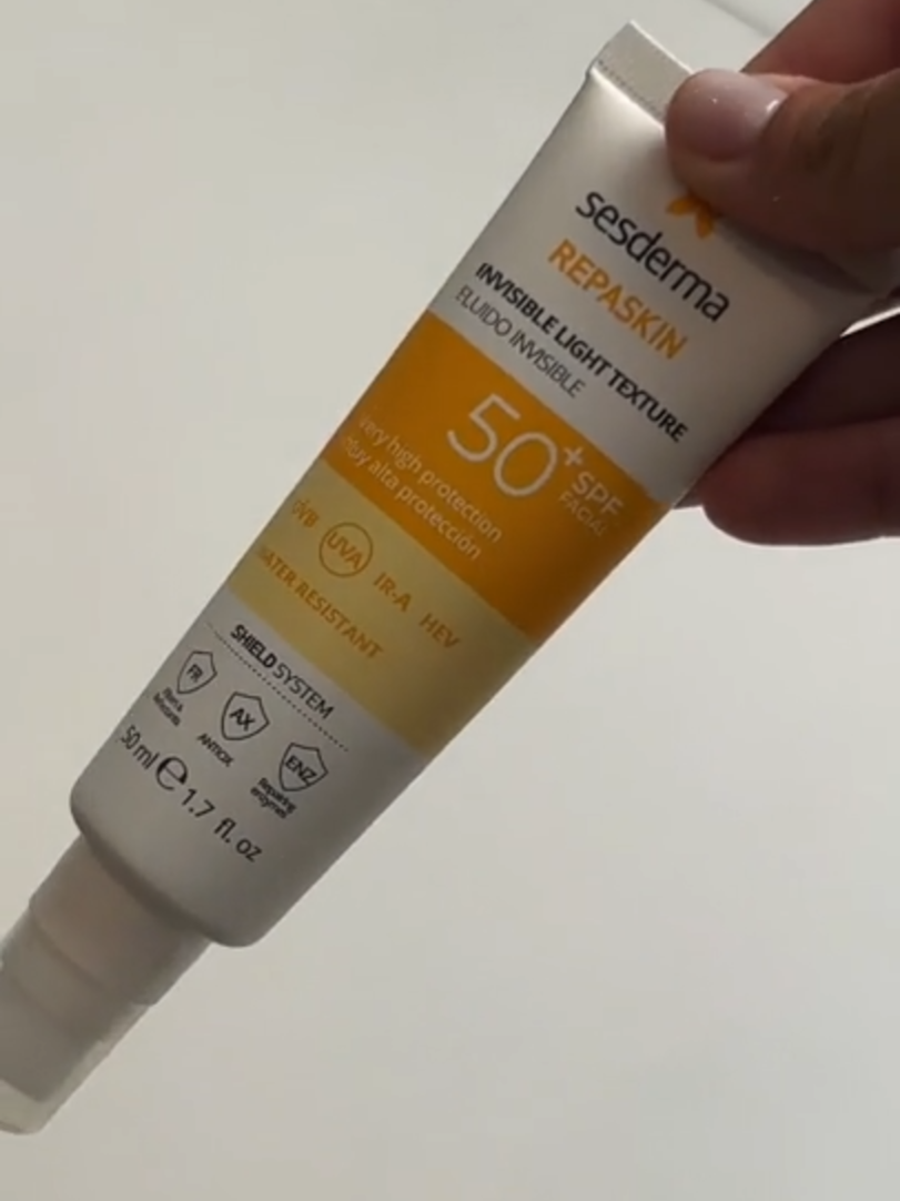 ¿Necesitas un protector solar con acabado invisible y textura ligera? 👉🏻REPASKIN Fluido invisible SPF50+ #sesderma #fotoprotección #spf #shieldsystem #summer