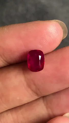2carat 💥အရည်ကတော့ပြောစရာမလိုကျောက်သားတင်းပြောင် မျက်နှာရှင်း ဖန်သားမှန်သားရှင် 💥💥💥ဂေါ်ပွင့်ဂေါ်ရည်နီရည်ဖြောင့်ပါရှင့် 💥ဂေါ်နီမို့အရည်နဲ့ရောတယ်အရည်နိုင်တယ် မသိသာရှင့် ဈေးလေးမေးပေးနော် #Nature_gems_jewelry #ruby #mandalaymyanmar🇲🇲 #jwewlry #forsale #1M #BurmeseRuby 