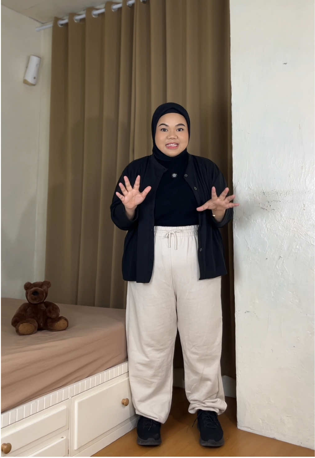 Membalas @yiyipipipi jujur cakep banget hey jogger ini mana mirah lagi tapi bahannya bagus banget dan dipakenya nyaman. Celana joger ini cocok buat yang plussize tinggi atau petite cepetan beli #petite #plussize #bigsize #celana #joger #olahraga #linasherrr 