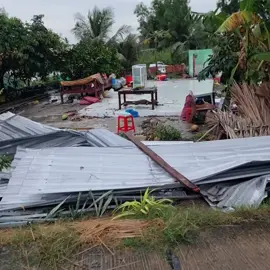 lốc xoáy ở Cà Mau 