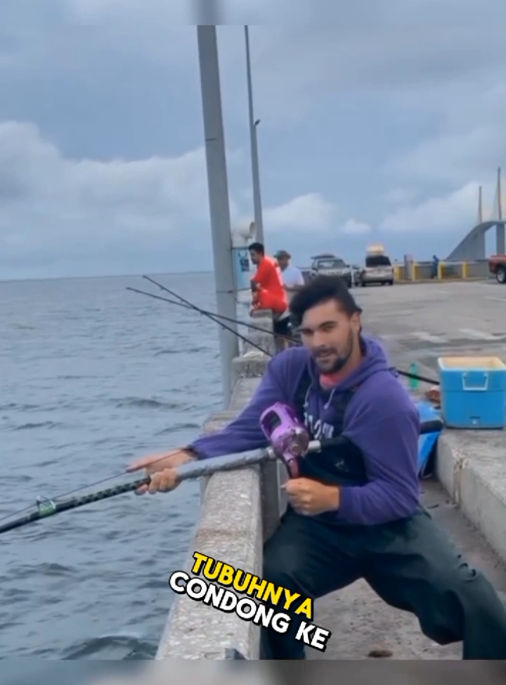 Narik ikan hiu ❌ narik ikan apa ini ✅ 📈😁  Disclaimer Akang: Yang lagi cari Jersey Mancing Boleh kunjungi 👉@Reaction #mancing #for #foryou #ikan 